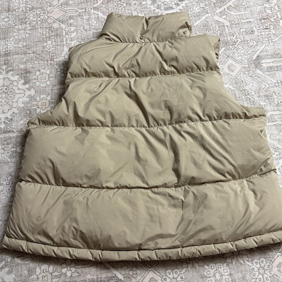Lululemon Wunder Puff 600-Down-Fill
Cropped Vest Women’s Size 12 - Picture 5 of 7